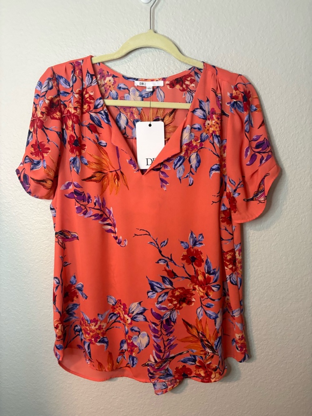 DR2 Coral Floral V-Neck Short Sleeve Blouse